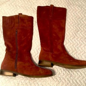 Like new suede vionic brown boots! Size 9!